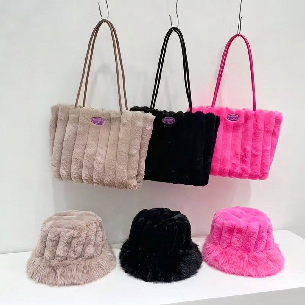 Plush 2-piece set, matching faux-fur shoulder bag and bucket hat