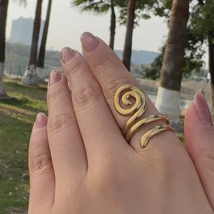 Golden Retro-Style Stainless Steel Spiral Ring