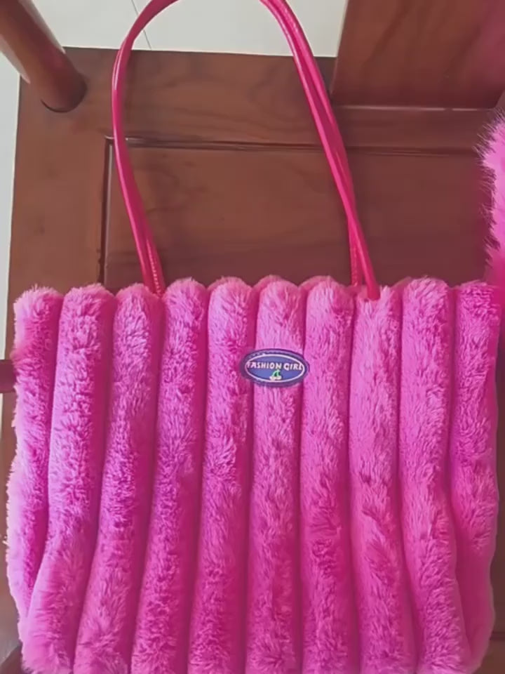 Plush 2-piece set, matching faux-fur shoulder bag and bucket hat